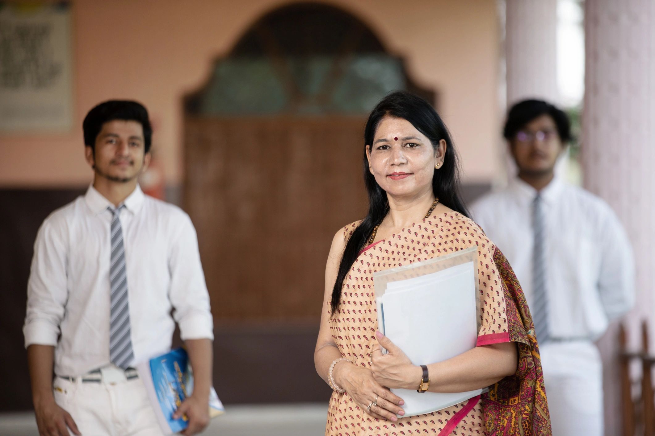 जनमत पर चर्चा करते भारतीय नागरिक